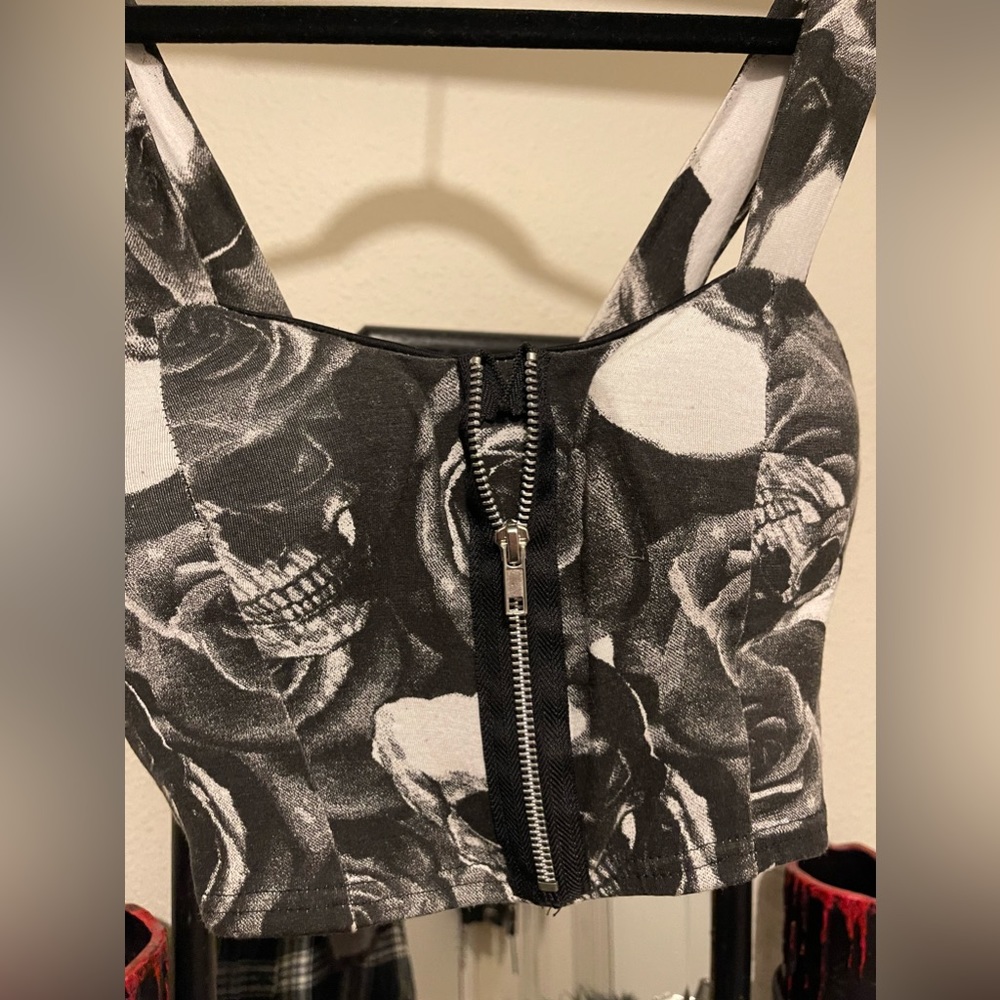 Women’s Skull & Roses Crop Top - Picture 4 of 7